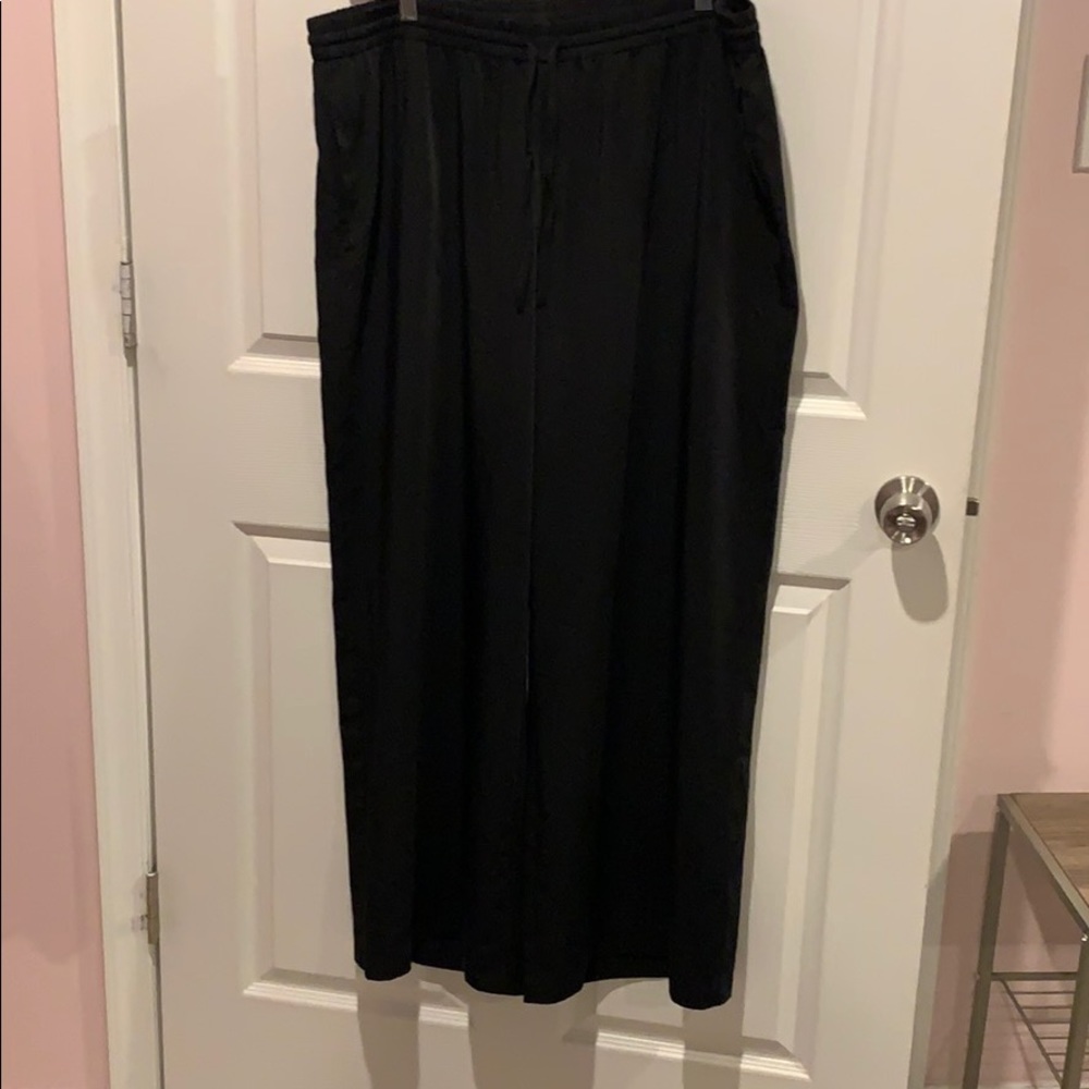 NWOT Wide leg pants satin lock really soft